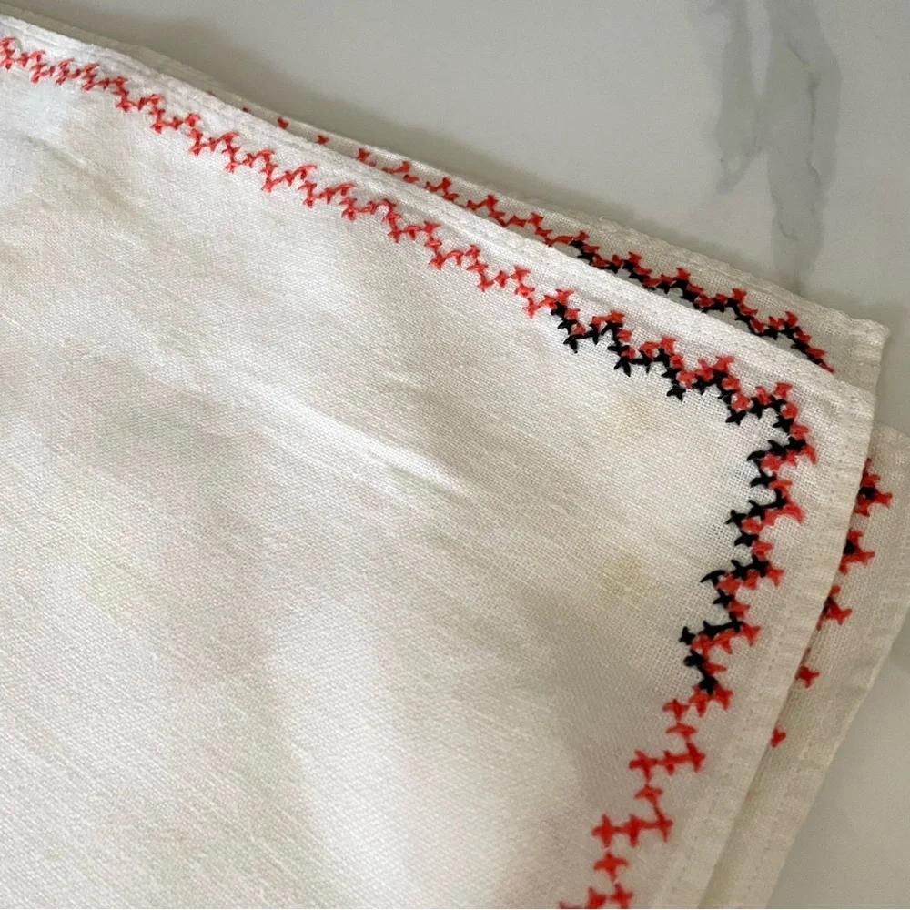 8 Piece SET - Vintage Embroidered Animal Themed Placemats & Napkins